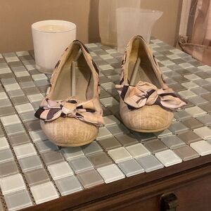 Chic Beige Bow Loafers